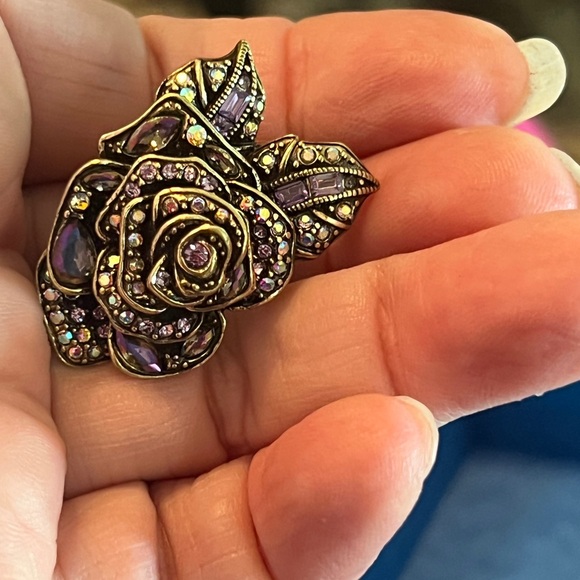 Heidi Daus "Enchanted Beauty” crystal earrings violet/purple pierced NIB - Picture 6 of 9